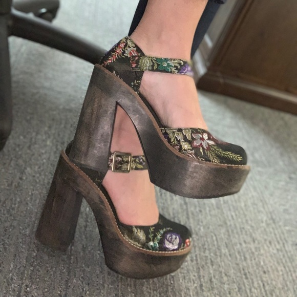 Meet the Posher - Tami - Picture 2 of 8